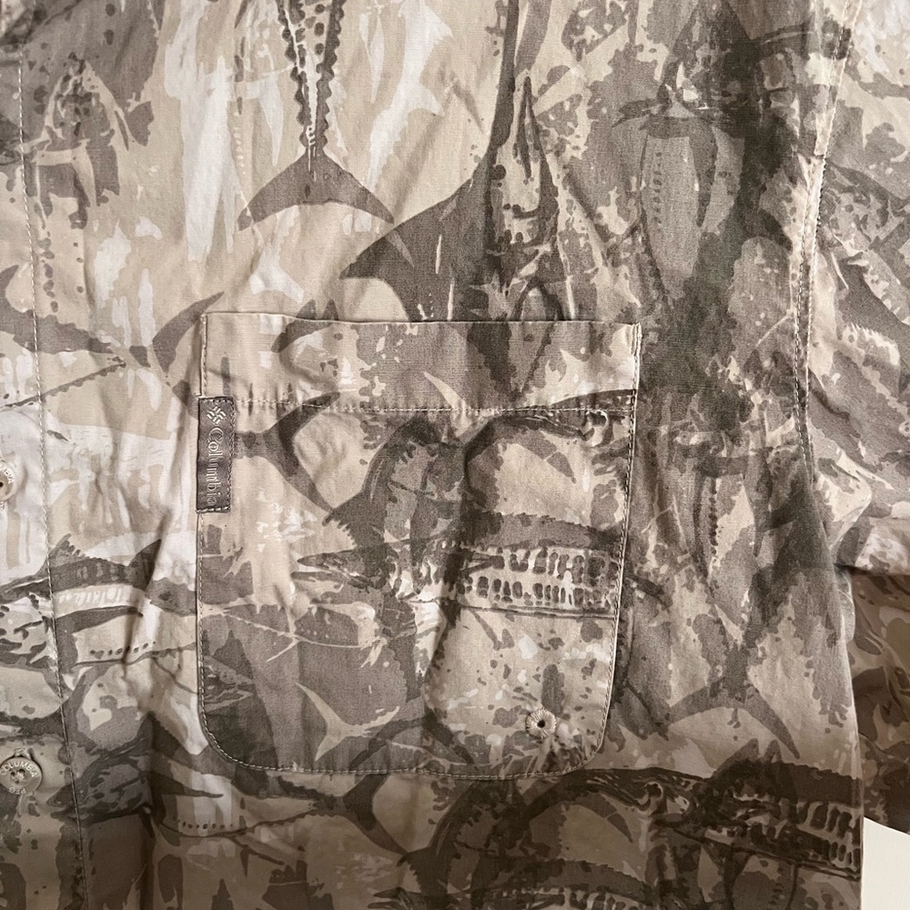 Men’s Columbia Camo/Fishing Shirt size Large - Picture 5 of 7